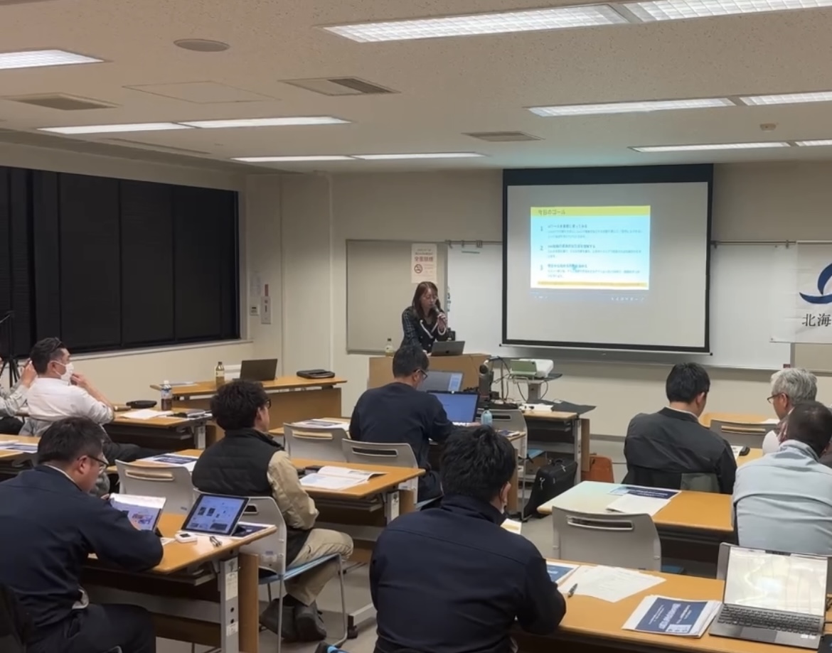 塗装業向けAI×SNS実践セミナーの講義風景